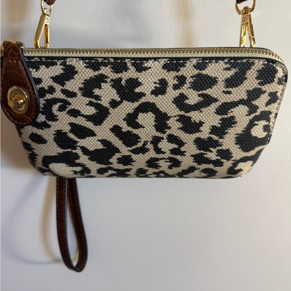 Elegant Leopard Print Wristlet Clutch